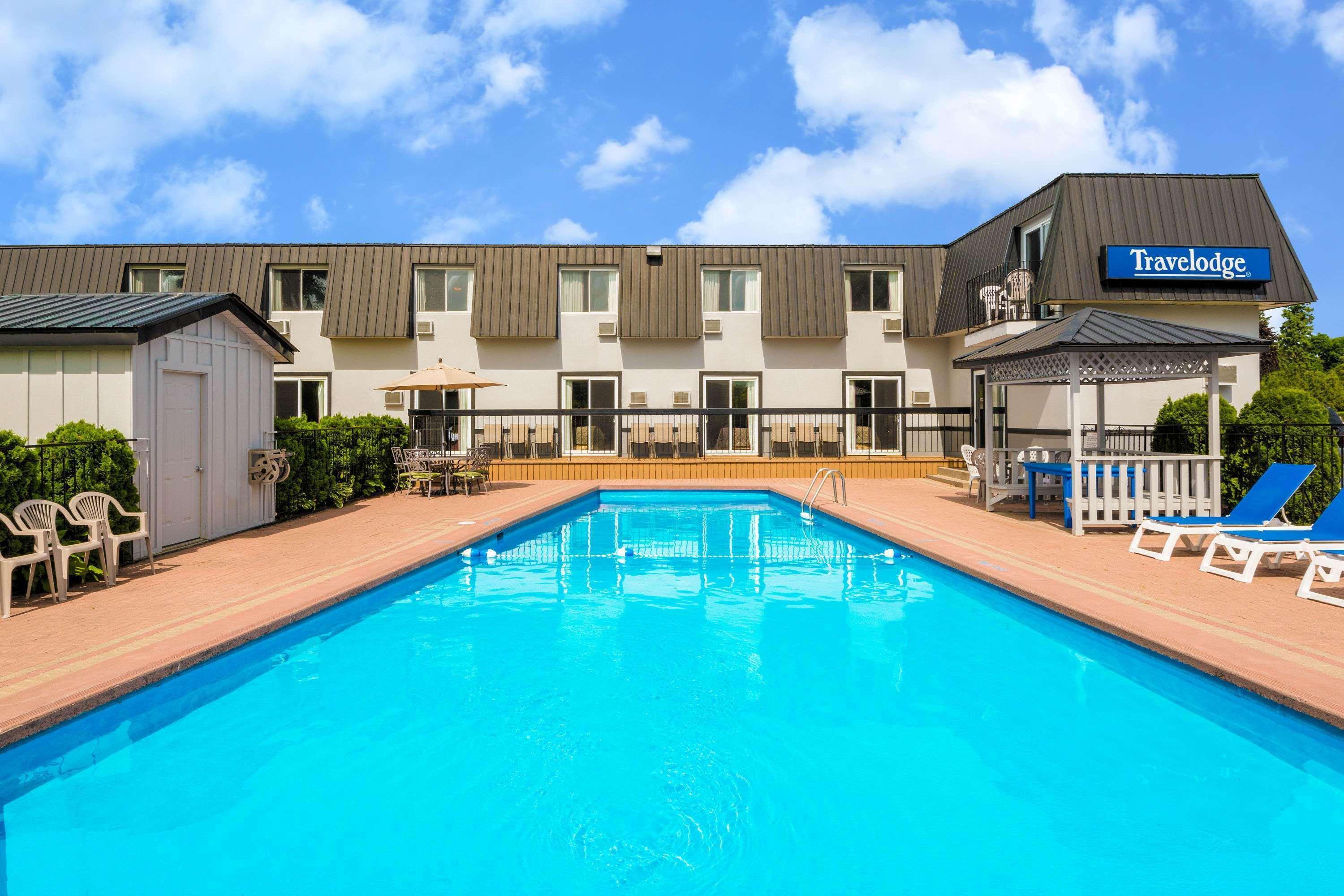 Travelodge By Wyndham Gananoque Exterior photo