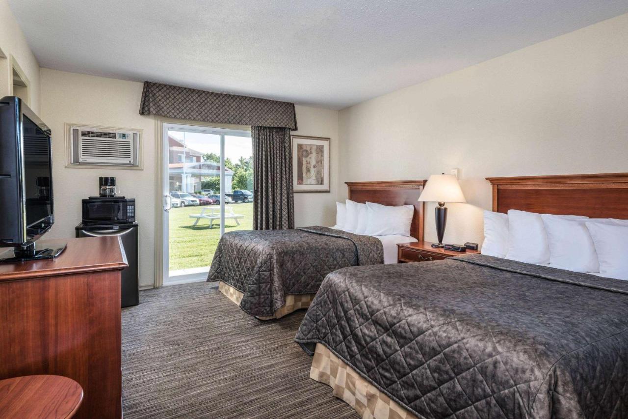 Travelodge By Wyndham Gananoque Exterior photo